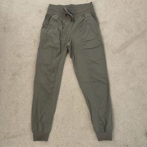 LULULEMON Green Gray Dance Studio Jogger Size 4